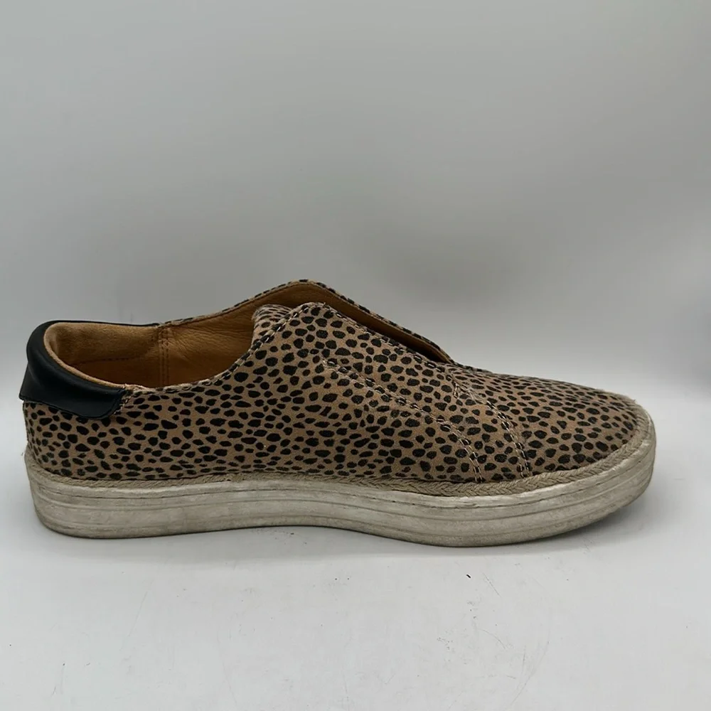 Universal Thread leopard print slip-on sneakers, size 8 - Picture 2 of 10